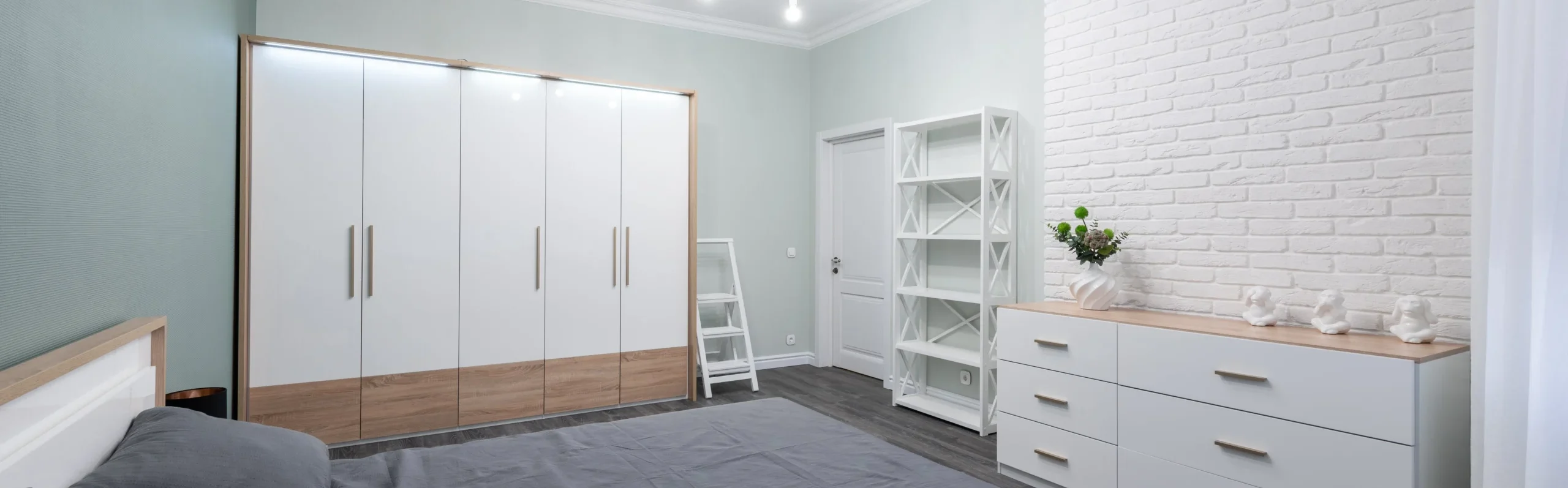 wardrobe in a bedroom