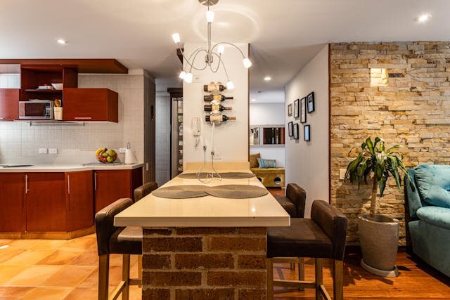 breakfast-counter-with-high-chairs-and-kitchen-in-background